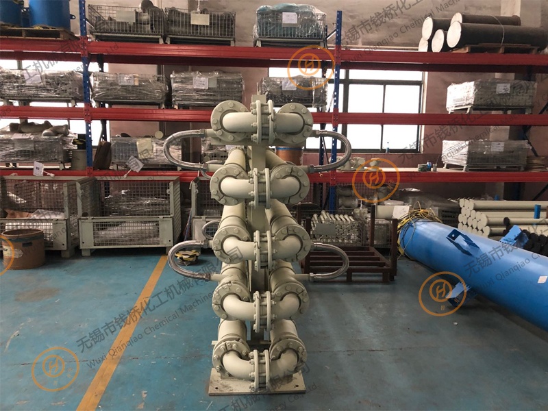 搪玻璃管式水解反應器側面